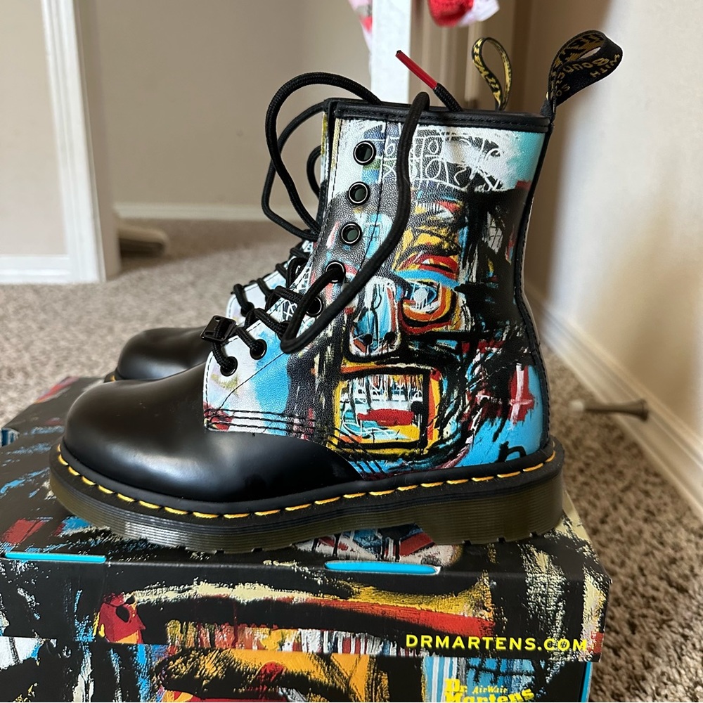 Dr. Martens 1460 Basquiat Sz 6 Womens